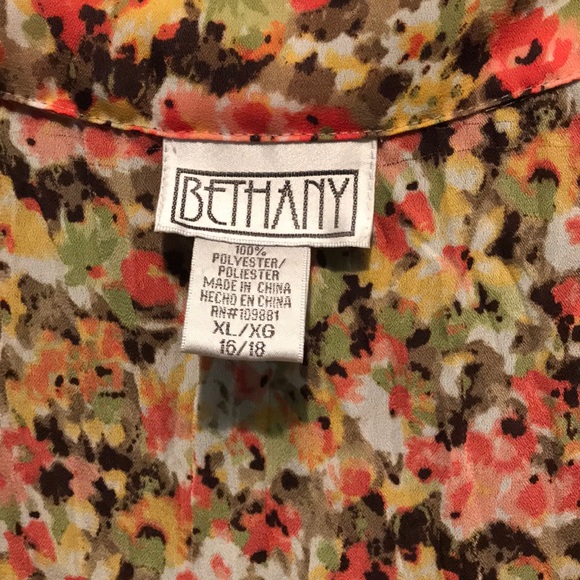 Women’s floral pattern blouse - Picture 3 of 4